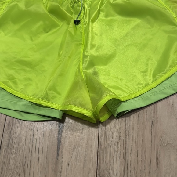 NWT Nike Bright Lime Green Athletic Running Shorts With Compression Women’s L - Picture 4 of 11